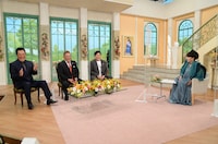 （左から）高橋英樹、サンドウィッチマン、黒柳徹子。(c)テレビ朝日