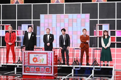 （左から）メイプル超合金カズレーザー、伊集院光、フットボールアワー岩尾、ニューヨーク、吉住。(c)テレビ朝日