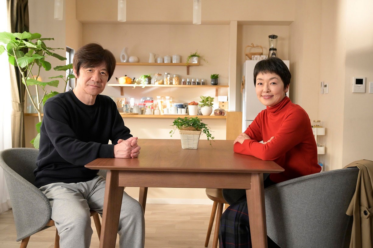 内村光良（左）と小林聡美（右）。