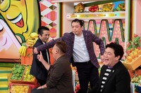 サンドウィッチマンと中川家（後方）。(c)TBS