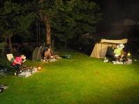 「東野・岡村の旅猿 17 プライベートでごめんなさい… 千葉県でソロキャンプの旅」より。(c)「東野・岡村の旅猿17」製作委員会