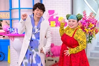 左から香取慎吾、渡辺直美。(c)読売テレビ