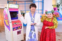 左から香取慎吾、渡辺直美。(c)読売テレビ