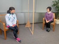 対談する（左から）道下美里選手、増田明美。