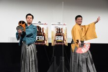 狂言風に作品をアピールする、すゑひろがりず。