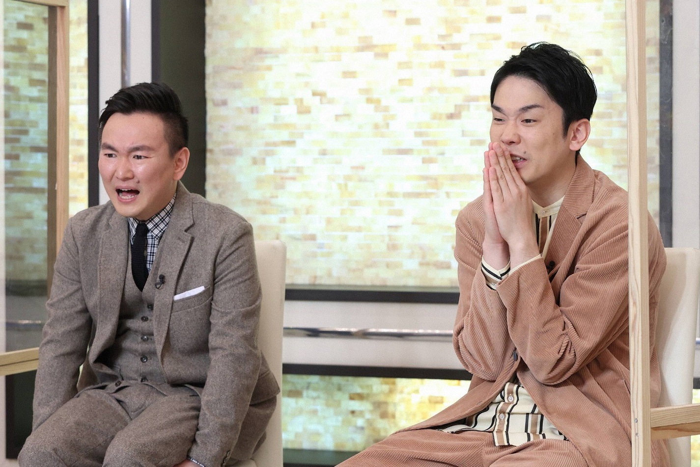 特番「超絶！THE空中サバイバル」MCのかまいたち。(c)フジテレビ
