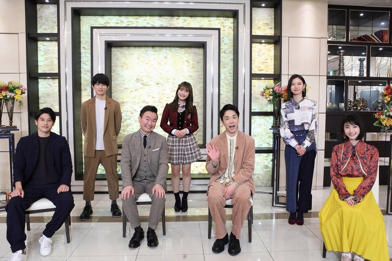 （前列左から）内田篤人、かまいたち、池間夏海、（後列左から）井上拓哉、渋谷凪咲、朝日奈央。(c)フジテレビ