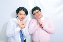 「steady.」2021年3月号（宝島社）より、マヂカルラブリー。