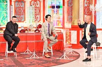 （左から）ケンドーコバヤシ、霜降り明星・粗品、バイきんぐ小峠。(c)TBS