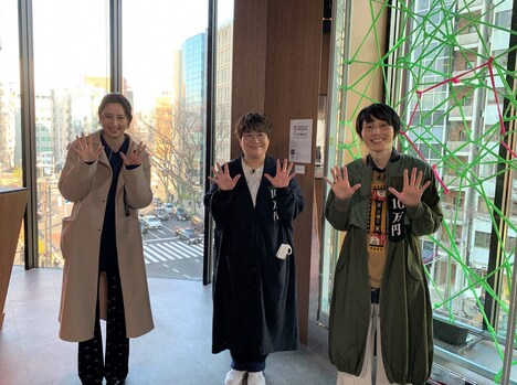 河北麻友子（左）とハリセンボン。(c)テレビ朝日