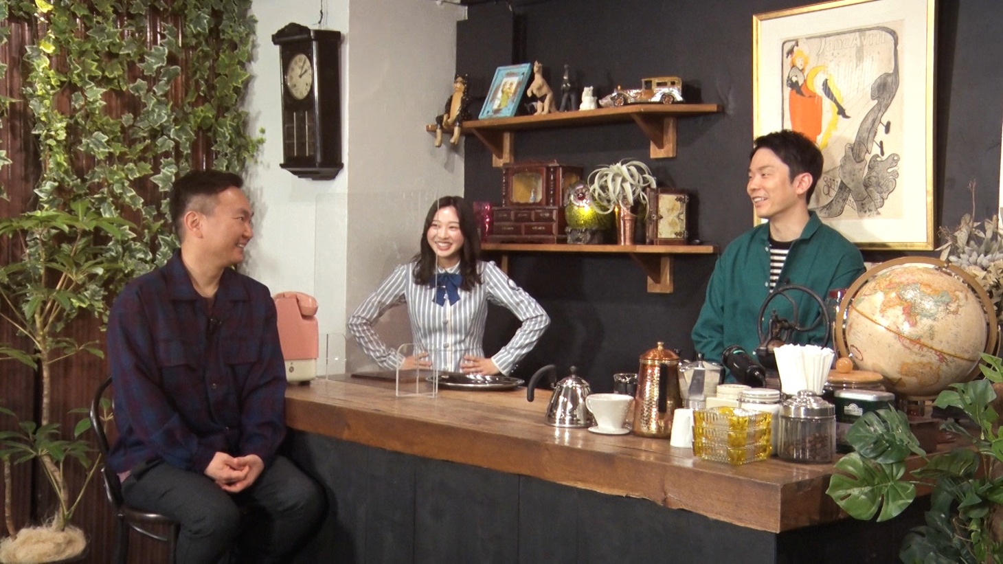 かまいたちと富田鈴花（中央）。(c)ABCテレビ