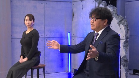 カンニング竹山と、トークの依頼人（左）。(c)フジテレビ