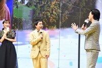 左から飯豊まりえ、霜降り明星。