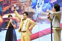 “デカ媒体”にアピールする霜降り明星せいや。