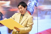 「描き直したい！」と言いつつイラストを仕上げる霜降り明星せいや。