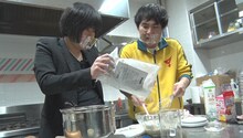 「ファストライク！」でタピオカミルクティーを作るランジャタイ。(c)ABCテレビ
