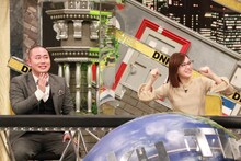 （左から）ハナコ岡部、北川景子。(c)フジテレビ