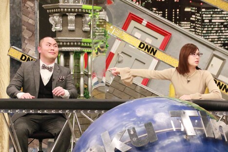 （左から）ハナコ岡部、北川景子。(c)フジテレビ