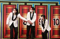 後輩の高田ぽる子（右）を紹介するかが屋・賀屋（左）。