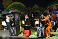 （手前左から）霜降り明星せいや、アインシュタイン稲田ら。(c)ABCテレビ