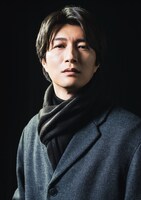 宮内役の天野浩成。