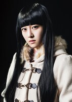 マフユ役の向井葉月。