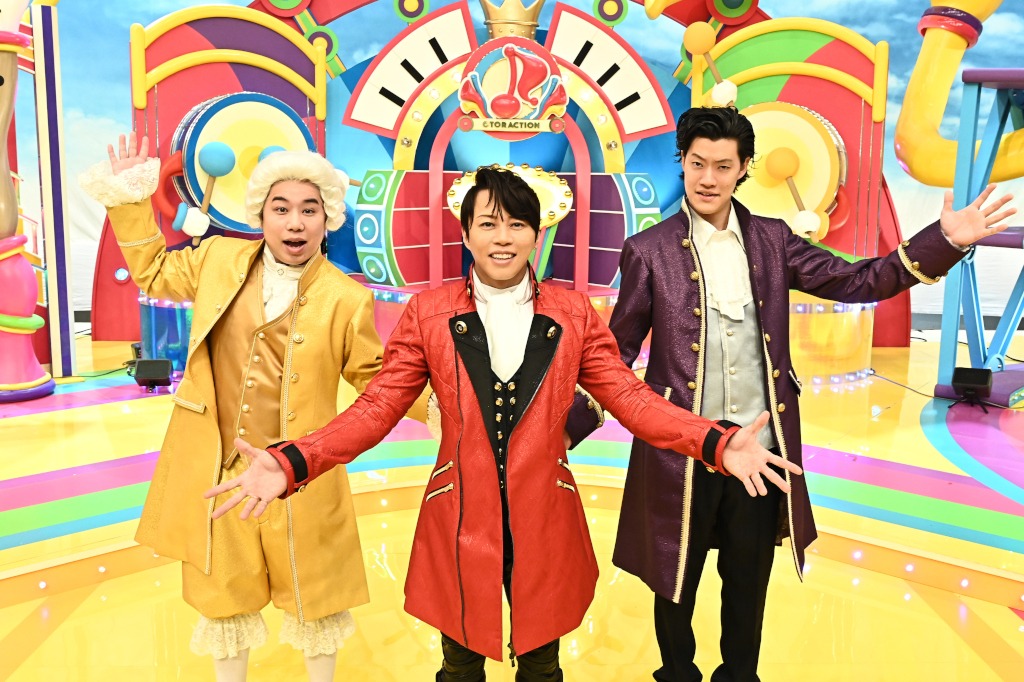 「オトラクション」MCの西川貴教（中央）と霜降り明星。(c)TBS