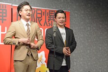 漫才を披露する東京ホテイソン。