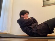 トレーニング中のラブレターズ溜口さん。