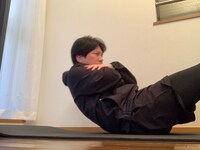 トレーニング中のラブレターズ溜口さん。