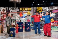 霜降り明星・せいや（左）とビスケットブラザーズ。