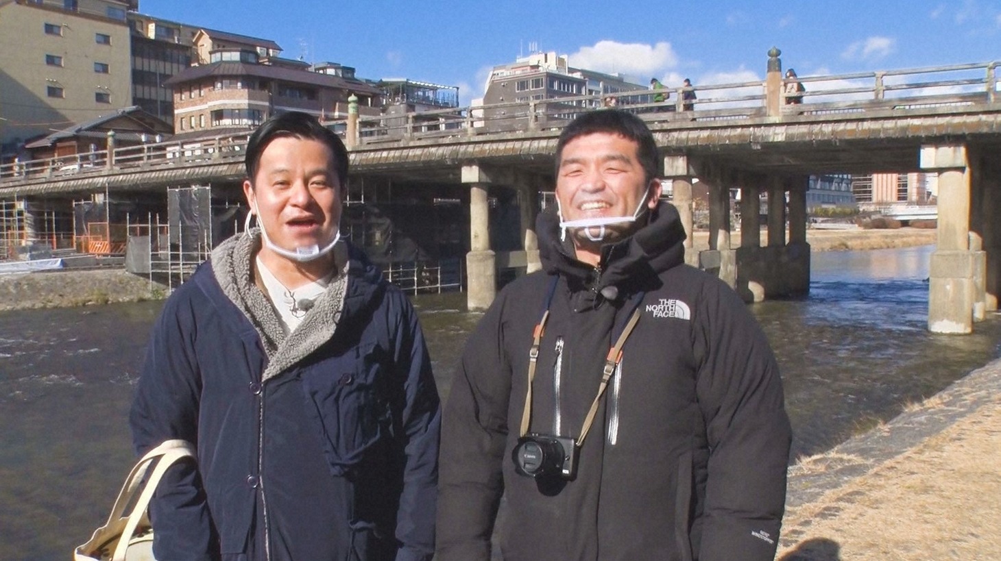 「やすとものいたって真剣です」で東海道五十三次のドライブ旅に臨む、すゑひろがりず。(c)ABCテレビ
