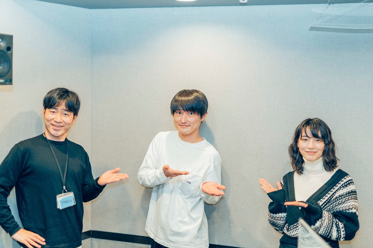 左からジャルジャル、のん。