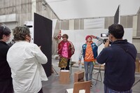 メイングラフィック用の撮影に臨むEXIT。