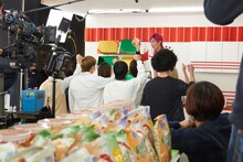 新CM「スーパーカップ／ブタキム EXIT」撮影中の様子。