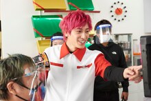 新CM「スーパーカップ／ブタキム EXIT」撮影中の様子。