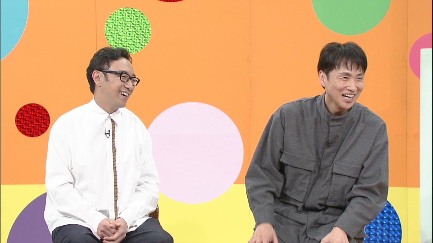 左から東京03角田、アンジャッシュ児嶋。(c)チバテレ