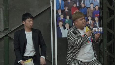 さや香・新山（左）とダブルアート真べぇ（右）。