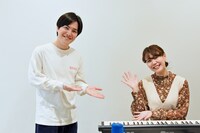 ラブレターズ溜口さんと、歌唱レッスンをしてくれたYuMorimotoさん。