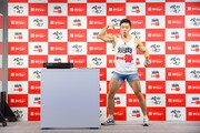 “やきにくのタレ営業部長”に就任したなかやまきんに君。