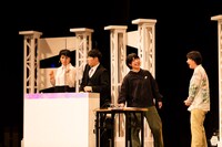 音楽がかかると野村真季（テレビ朝日アナウンサー）と鳥山大介もダンス。