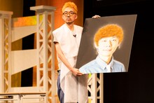 自身の髪の毛で森本を金髪にするトンツカタン櫻田。