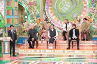 「俳句の才能査定ランキング」に挑むニューヨーク嶋佐（後列中央）。