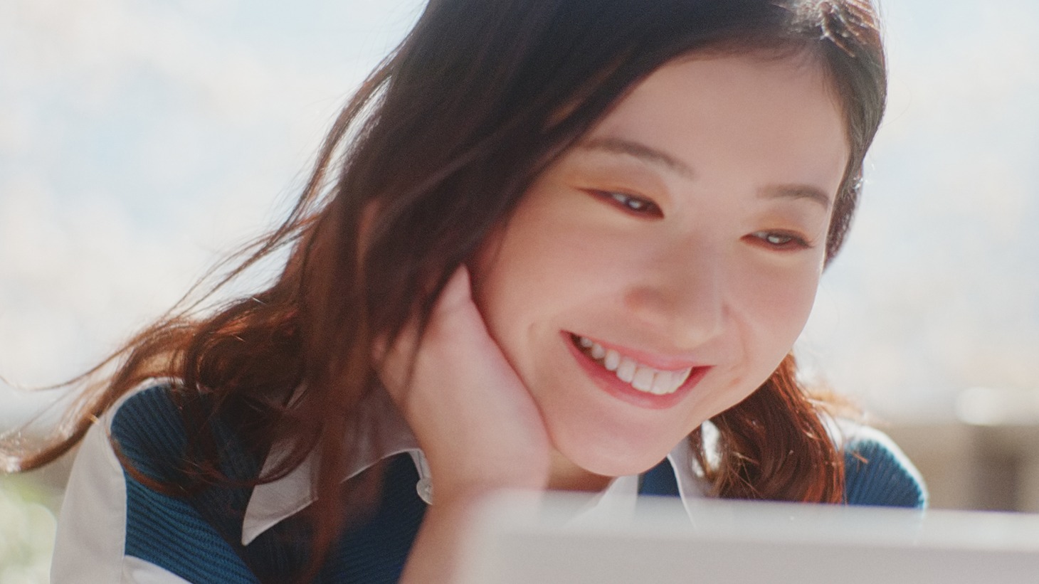 テレビCM「リモート会議」編より。