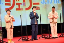 左から霜降り明星、瑛人。