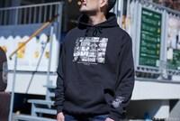 「戦場のメリークリスマス フーディ」（黒 / 税込7150円）