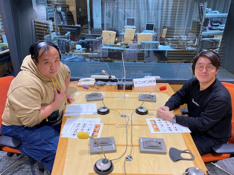 ラジオトーク収録に臨むママタルト。