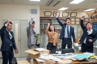 鈴木京香が出演するコント「捜査会議～宮城編～」より。