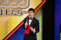 MCの浅越ゴエ。