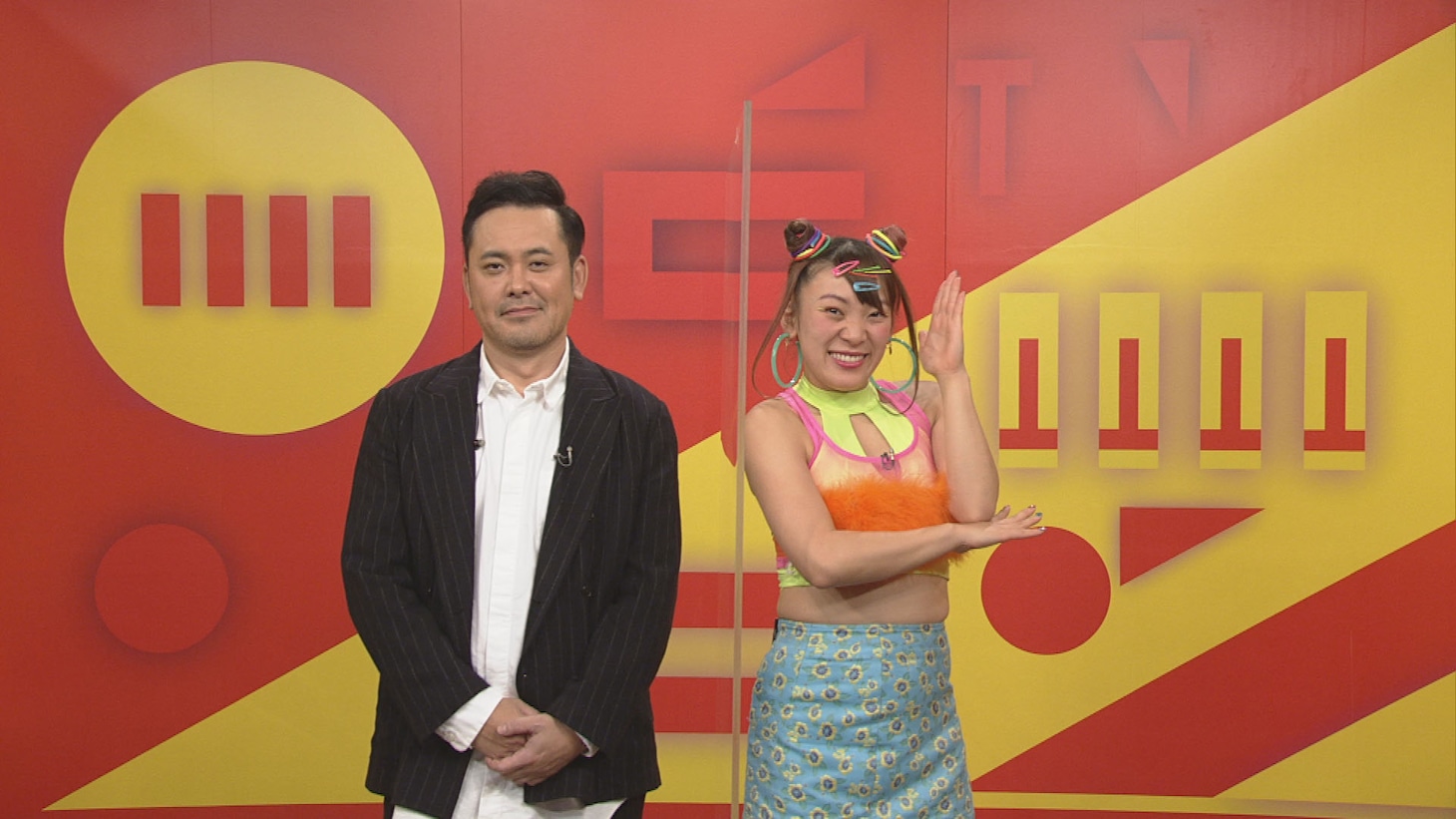 くりぃむしちゅー有田（左）とコントを手がけたフワちゃん（右）。